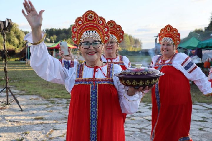 Бүген Сабада Республика көнен билгеләп үттеләр