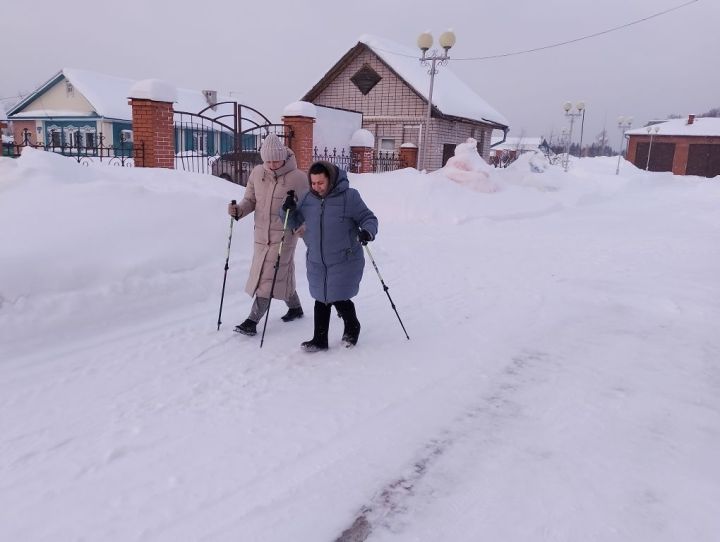 Лесхоз өлкәннәр һәм инвалидлар интернат- йортында тәрбияләнүчеләр скандинавия йөрешен үзләштерә