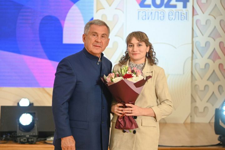 Гаилә елы ачылу тантанасында райондашыбыз Алия Кәримуллинага  «Ана Даны» медале тапшырылды