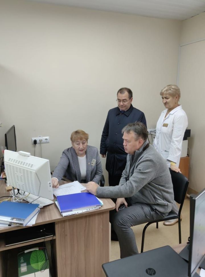 Район үзәк хастаханәсенә Республиканың Сәламәтлек саклау министрлыгыннән килделәр