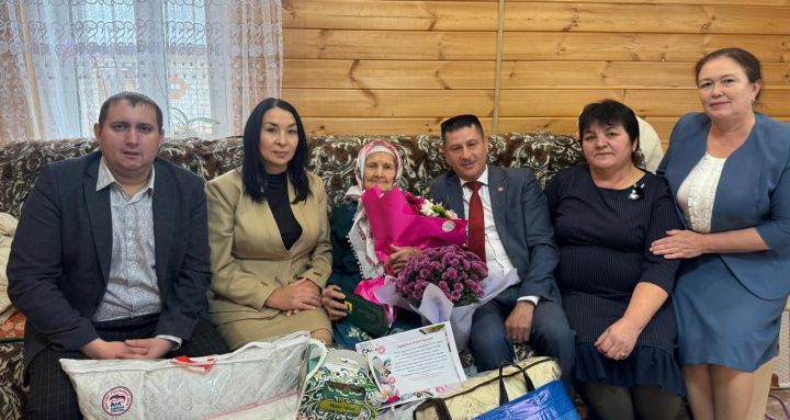Аккүл Бигәнәй авылында яшәүче Ольга Галиева 90 яшьлек юбилеен каршылады