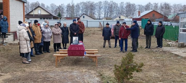 Бүген Сабада махсус хәрби операциядә һәлак булган райондашыбыз Ленар Юнысовны соңгы юлга озаттылар