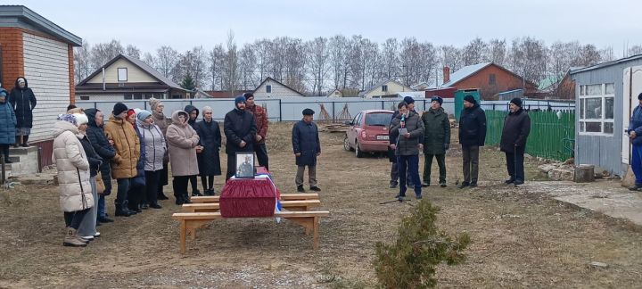 Бүген Сабада махсус хәрби операциядә һәлак булган райондашыбыз Ленар Юнысовны соңгы юлга озаттылар