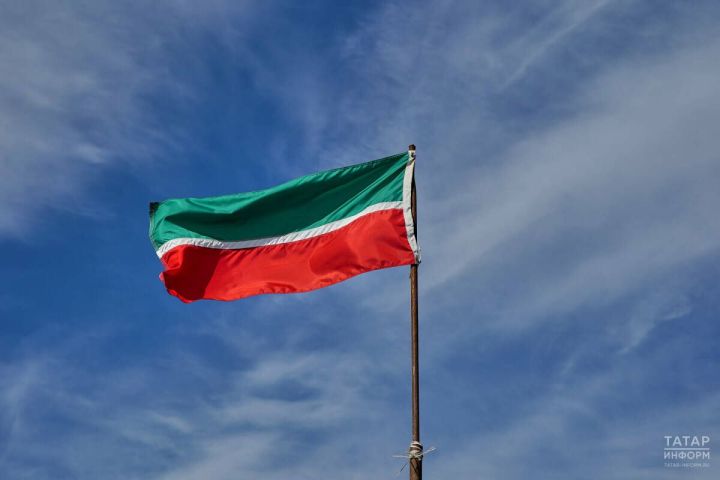 Бүген Татарстан Республикасы флагы көне