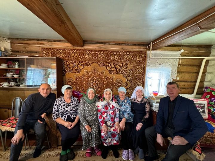 Миңгәр авылында яшәүче Фәния Фәтхиевага 90 яшь тулды