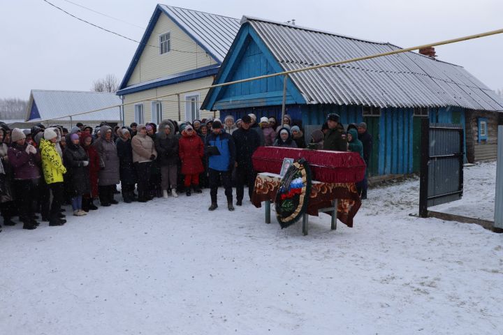 Килдебәктә махсус хәрби операция барышында һәлак булган Айдар Фәләхиев белән хушлаштылар