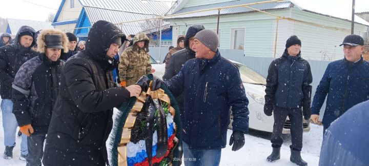 Килдебәктә махсус хәрби операция барышында һәлак булган Айдар Фәләхиев белән хушлаштылар