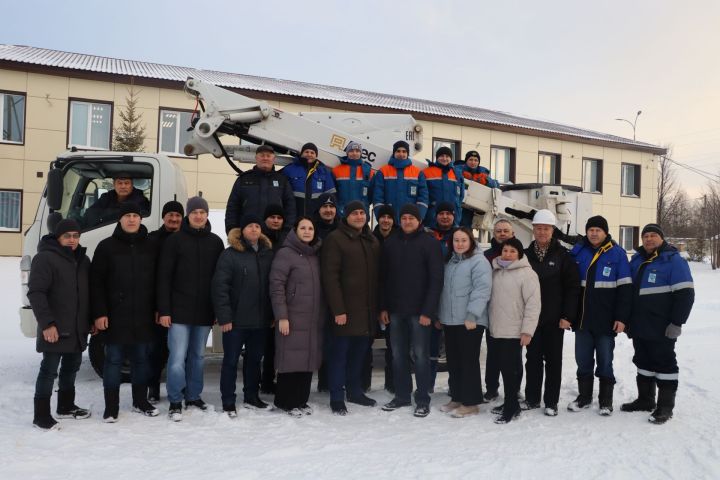 Утлар ел да яктырак яна