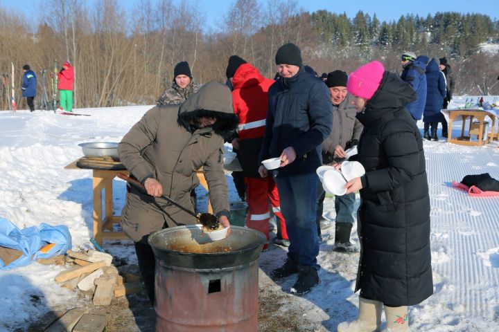 “Игенче” ҖЧҖ хезмәткәрләре һәм чакырылган кунаклар чаңгыга басты