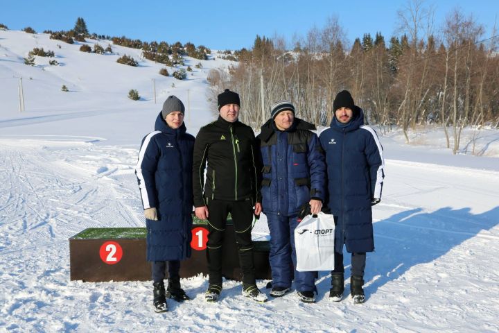 “Игенче” ҖЧҖ хезмәткәрләре һәм чакырылган кунаклар чаңгыга басты