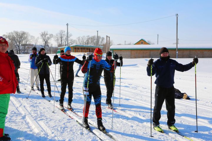 “Игенче” ҖЧҖ хезмәткәрләре һәм чакырылган кунаклар чаңгыга басты