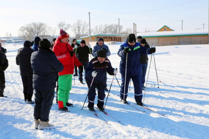 “Игенче” ҖЧҖ хезмәткәрләре һәм чакырылган кунаклар чаңгыга басты