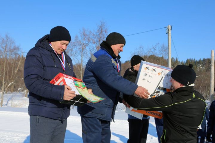 “Игенче” ҖЧҖ хезмәткәрләре һәм чакырылган кунаклар чаңгыга басты