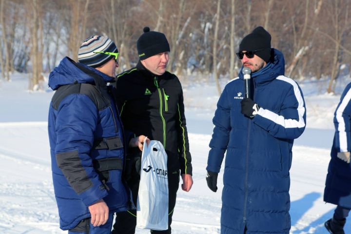 “Игенче” ҖЧҖ хезмәткәрләре һәм чакырылган кунаклар чаңгыга басты