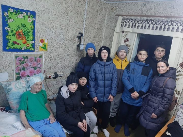 Укучылар ялгыз әбиләргә булыша