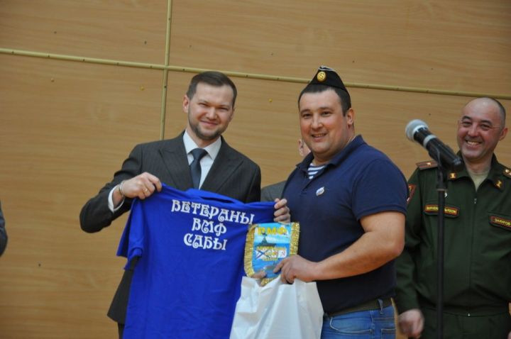 Сабада подводниклар балаларны, үсмерләрне көрәштерде