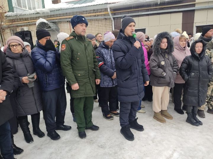 Бүген райондашыбыз, махсус хәрби операциядә һәлак булган Шәмәрдән егете Рөстәм Хисамиевны соңгы юлга озаттылар