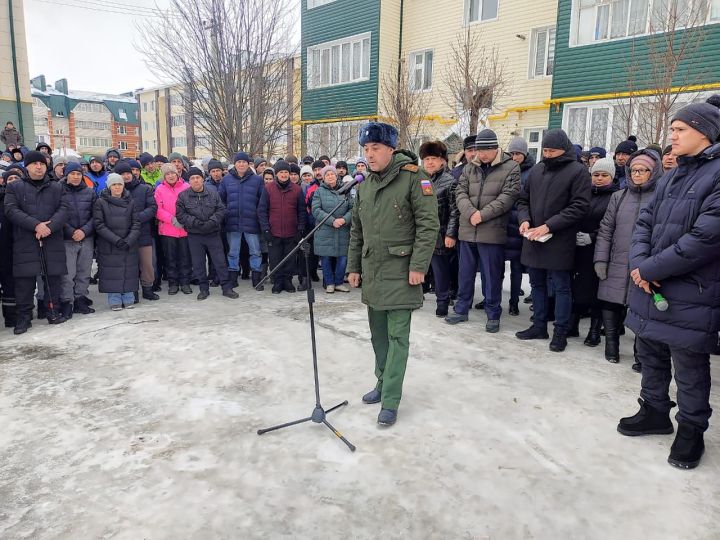 Бүген райондашыбыз, махсус хәрби операциядә һәлак булган Шәмәрдән егете Рөстәм Хисамиевны соңгы юлга озаттылар