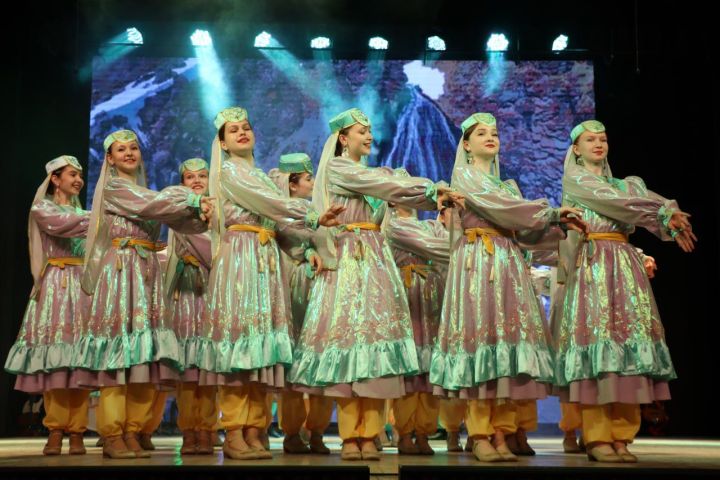 Сабадагы «Дулкын» халык бию ансамбле 60 еллык юбилеен зур концерт белән билгеләп үтте