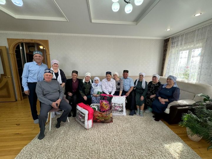 Өтернәс авылында яшәүче Наҗия Мифтахованы 90 яшьлек юбилее белән котладылар