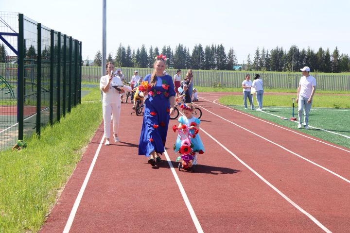 Сабада самокат һәм велосипедлар парады узды