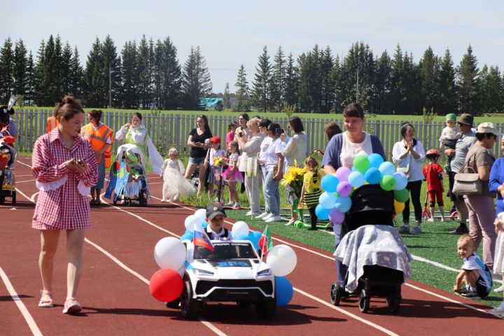 Сабада самокат һәм велосипедлар парады узды