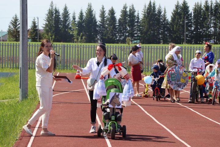 Сабада самокат һәм велосипедлар парады узды