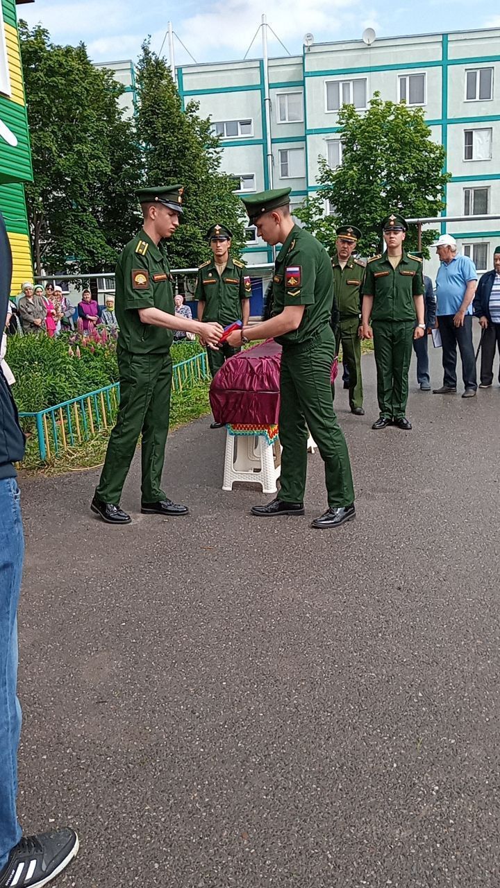 Бүген махсус хәрби операциядә вафат булган  райондашыбыз Байлар Сабасыннан Радик Мөнир улы Мусинны соңгы юлга озаттылар