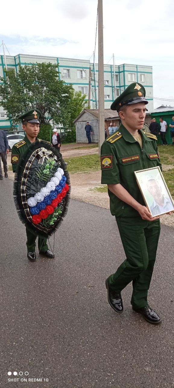 Бүген махсус хәрби операциядә вафат булган  райондашыбыз Байлар Сабасыннан Радик Мөнир улы Мусинны соңгы юлга озаттылар