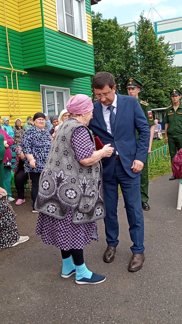 Бүген махсус хәрби операциядә вафат булган  райондашыбыз Байлар Сабасыннан Радик Мөнир улы Мусинны соңгы юлга озаттылар
