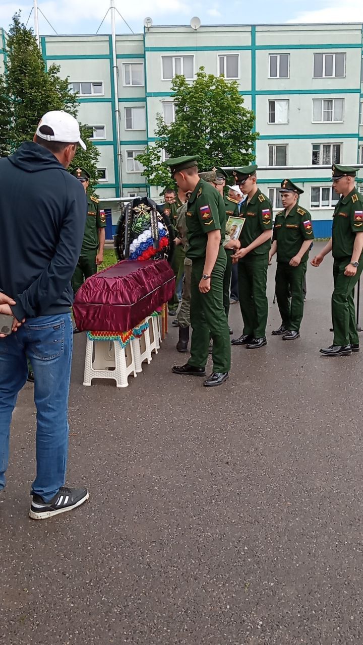 Бүген махсус хәрби операциядә вафат булган  райондашыбыз Байлар Сабасыннан Радик Мөнир улы Мусинны соңгы юлга озаттылар