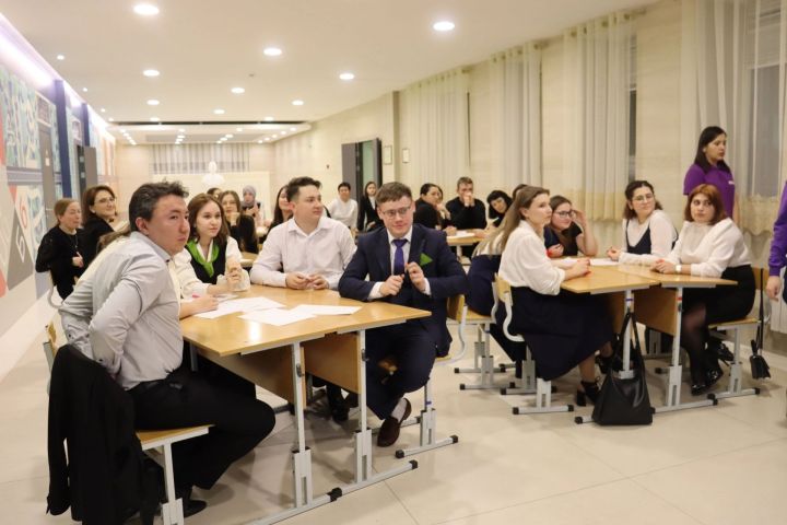 Яшь укытучылар арасында узган брейн-ринг уенында кем җиңде?