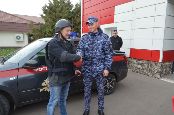 Росгвардиянең “Агитация  автобусы”  Сабага  килде