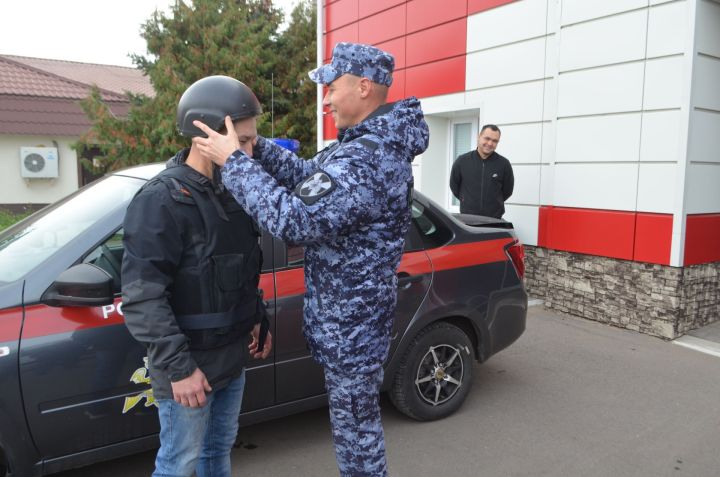 Росгвардиянең “Агитация  автобусы”  Сабага  килде