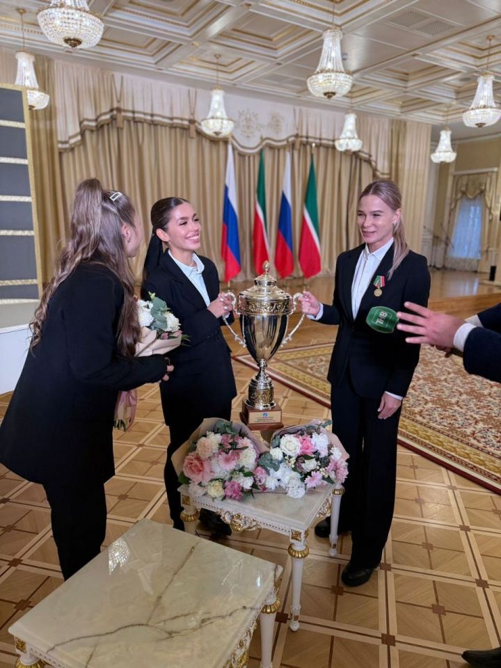 Казанда «Динамо – Ак Барс» чирәмдәге хоккей командаларын хөрмәтләделәр. Хатын-кызлар командасы составында якташыбыз Альбина Хәйдәрова да бар