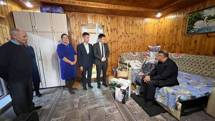 Йөз яшен түгәрәкләгән Рәхимә апа Шакирҗанова: «Аллаһы Тәгалә шуның кадәр гомер биргән икән – риза булып шөкер кылам»