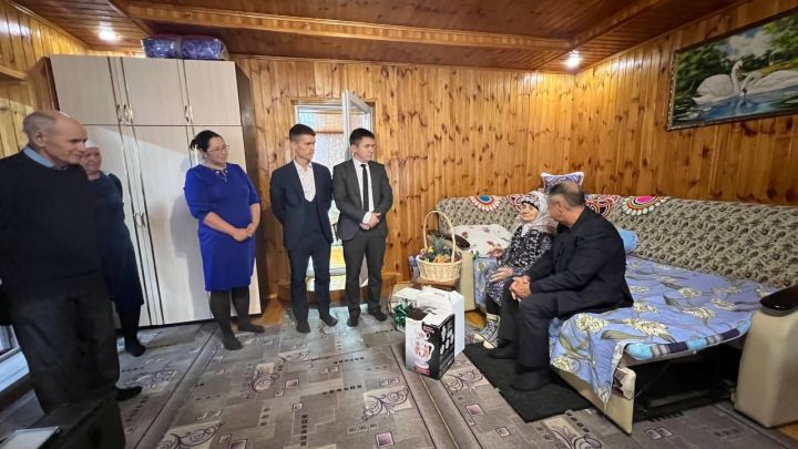 Йөз яшен түгәрәкләгән Рәхимә апа Шакирҗанова: «Аллаһы Тәгалә шуның кадәр гомер биргән икән – риза булып шөкер кылам»