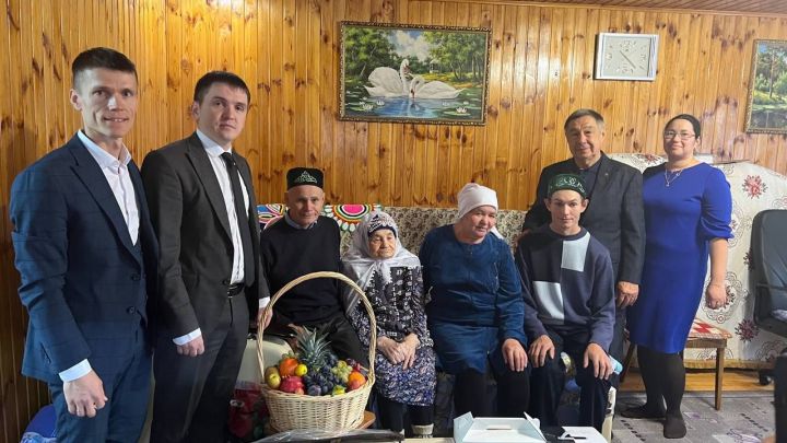 Йөз яшен түгәрәкләгән Рәхимә апа Шакирҗанова: «Аллаһы Тәгалә шуның кадәр гомер биргән икән – риза булып шөкер кылам»