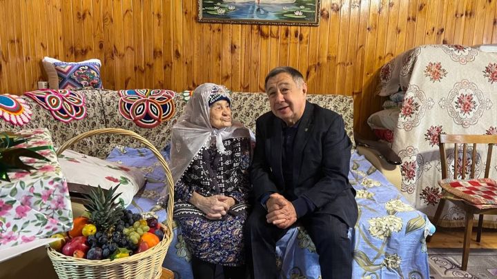Йөз яшен түгәрәкләгән Рәхимә апа Шакирҗанова: «Аллаһы Тәгалә шуның кадәр гомер биргән икән – риза булып шөкер кылам»