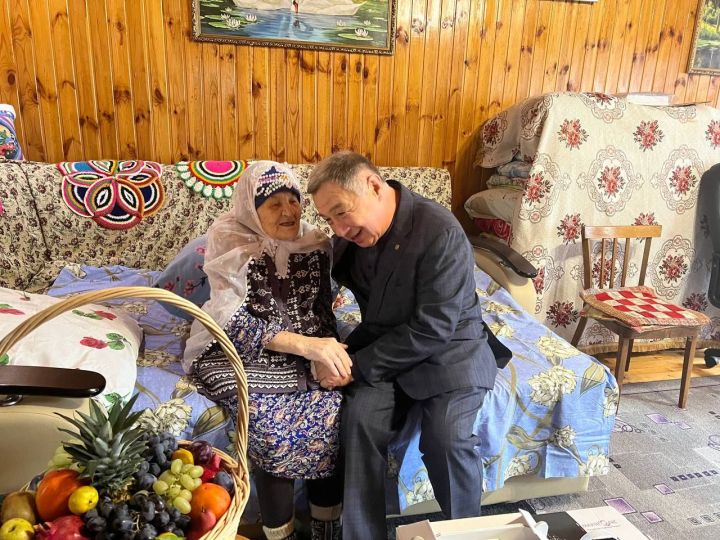 Йөз яшен түгәрәкләгән Рәхимә апа Шакирҗанова: «Аллаһы Тәгалә шуның кадәр гомер биргән икән – риза булып шөкер кылам»