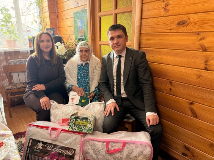 Шәмәрдәндә яшәүче Салия Хәмитҗанованы 95 яшьлек юбилее белән котладылар