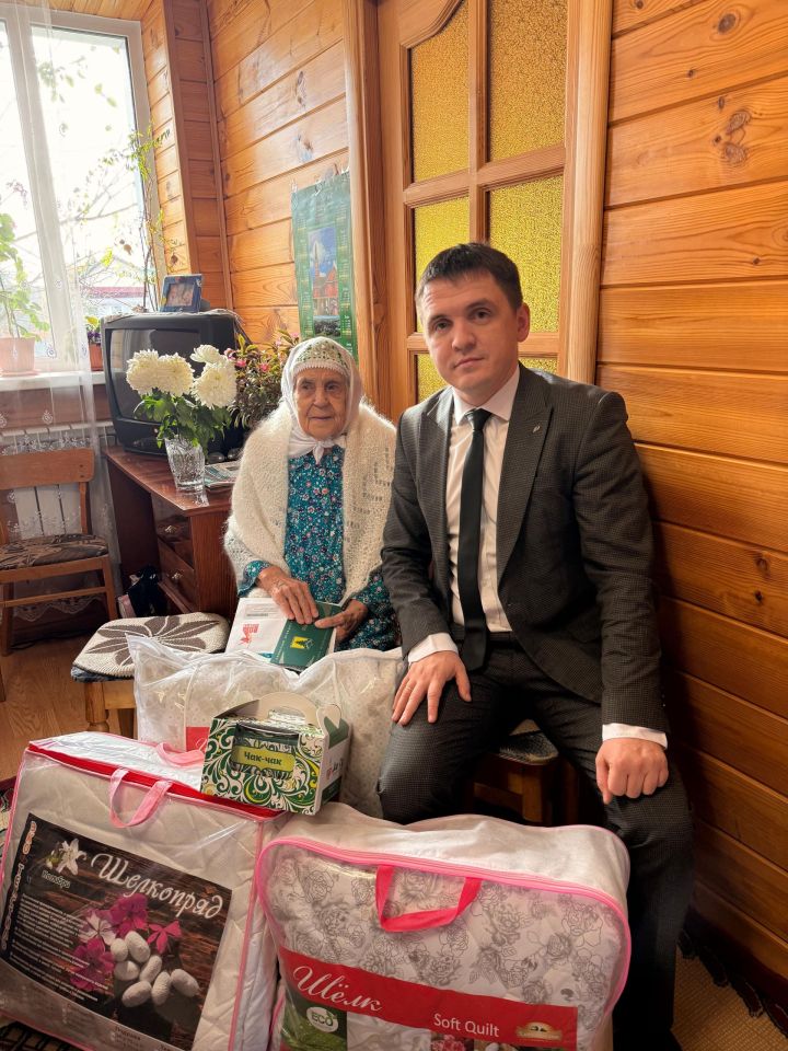 Шәмәрдәндә яшәүче Салия Хәмитҗанованы 95 яшьлек юбилее белән котладылар