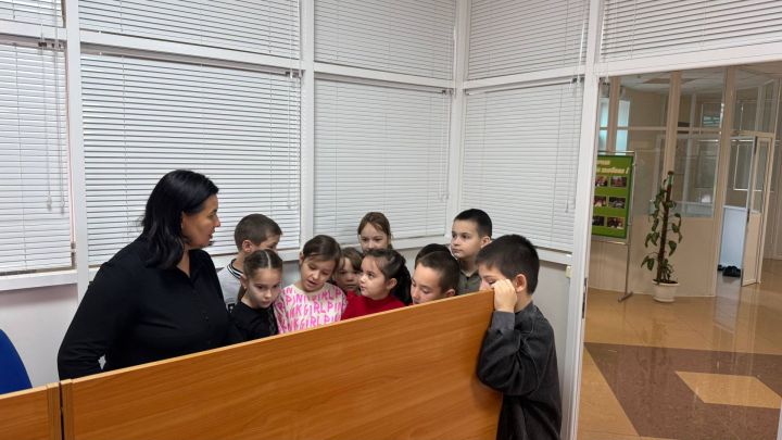 Редакциябезгә кунакка Саба,  Сатыш һәм Юлбат урта мәктәбе укучылары килде