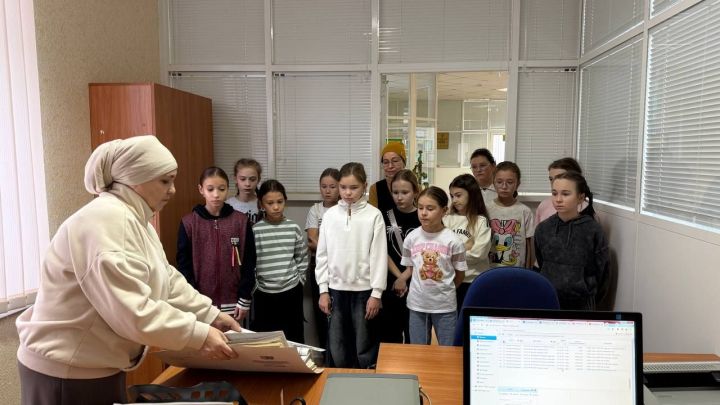 Редакциябезгә кунакка Саба,  Сатыш һәм Юлбат урта мәктәбе укучылары килде