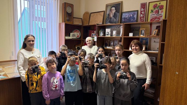 Редакциябезгә кунакка Саба,  Сатыш һәм Юлбат урта мәктәбе укучылары килде