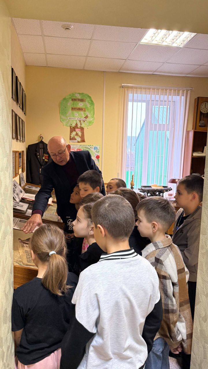 Редакциябезгә кунакка Саба,  Сатыш һәм Юлбат урта мәктәбе укучылары килде