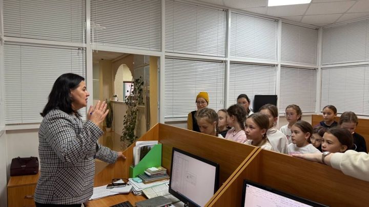 Редакциябезгә кунакка Саба,  Сатыш һәм Юлбат урта мәктәбе укучылары килде