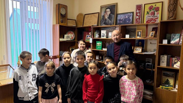 Редакциябезгә кунакка Саба,  Сатыш һәм Юлбат урта мәктәбе укучылары килде