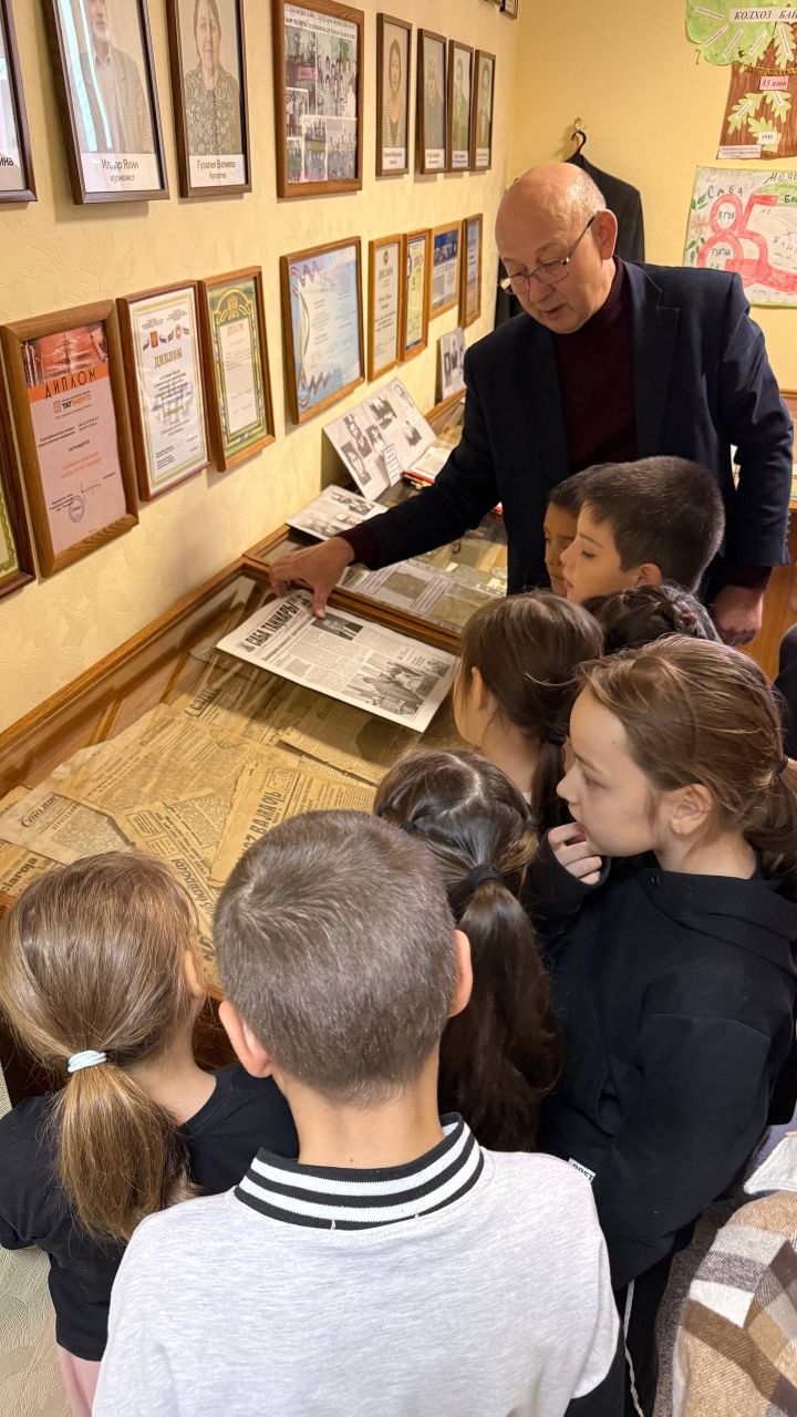 Редакциябезгә кунакка Саба,  Сатыш һәм Юлбат урта мәктәбе укучылары килде