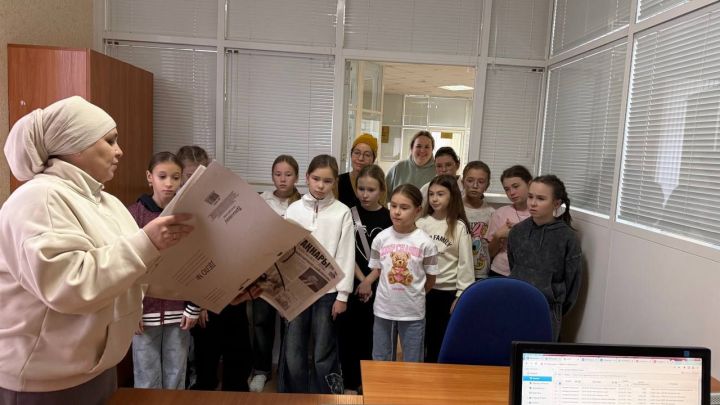 Редакциябезгә кунакка Саба,  Сатыш һәм Юлбат урта мәктәбе укучылары килде